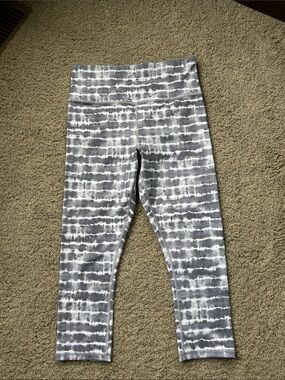 Athleta Gray Blue Tie-Dye Capri Leggings NWOT